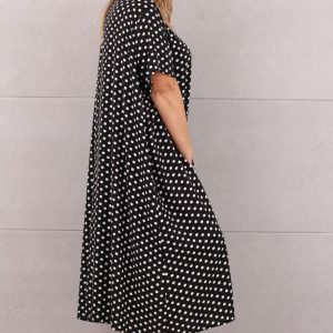 Sukienka Za Kolano Oversize Czarna W Groszki Rozmiary 46 60 Femimoda Pl