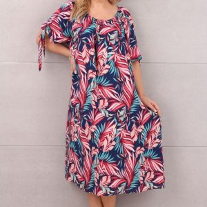 Granatowa długa sukienka letnia plus size w liście