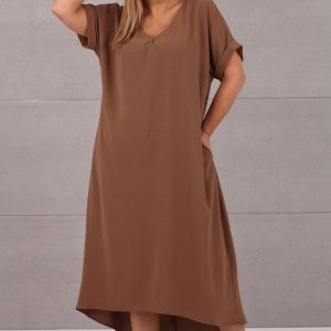 brazowa-luzna-sukienka-oversize-maxi (5)